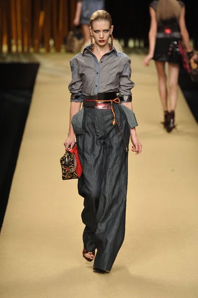Look 15